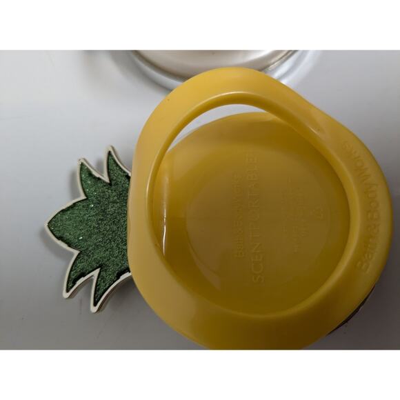 Bath & Body Works Pineapple car scent Holder - Green and Yellow - Picture 5 of 6